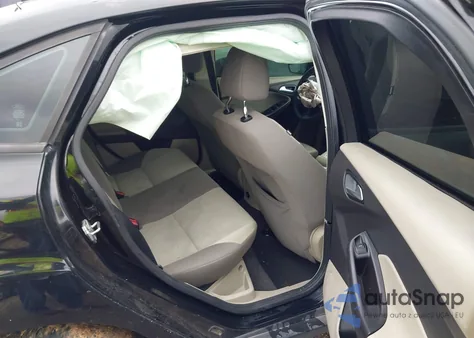 2012 Ford Focus Se z USA, uszkodzony, nr VIN 1FAHP3F22CL262247